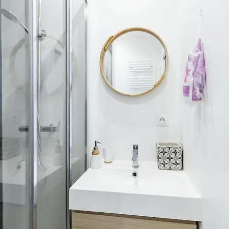 Nice DESIGN studio near BATIGNOLLES Parigi